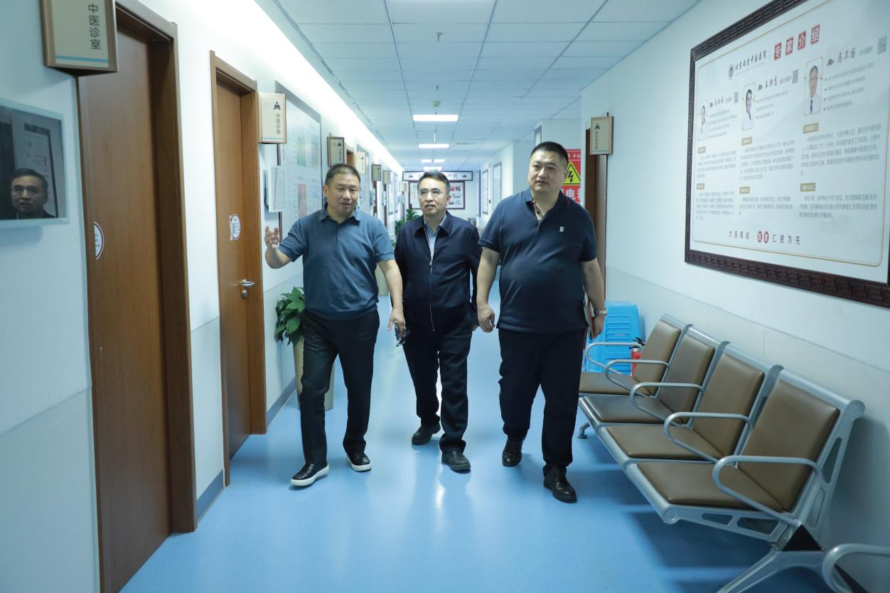 北(běi)京中西(xī)醫(yī)結合疑難病會(huì)診中心2024年(nián)度例會(huì)在我院舉行(xíng)(圖5) 北(běi)京中西(xī)醫(yī)結合疑難病會(huì)診中心2024年(nián)度例會(huì)在我院舉行(xíng)(圖5)