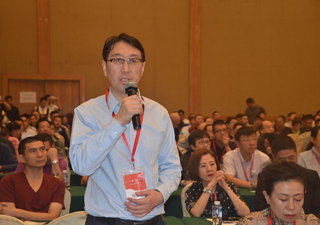 我院楊博華教授、章(zhāng)新根主任出席第5屆中西(xī)醫(yī)結合糖尿病足高(gāo)峰論壇(圖12) 我院楊博華教授、章(zhāng)新根主任出席第5屆中西(xī)醫(yī)結合糖尿病足高(gāo)峰論壇(圖12)