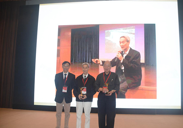 我院楊博華教授、章(zhāng)新根主任出席第5屆中西(xī)醫(yī)結合糖尿病足高(gāo)峰論壇(圖8) 我院楊博華教授、章(zhāng)新根主任出席第5屆中西(xī)醫(yī)結合糖尿病足高(gāo)峰論壇(圖8)