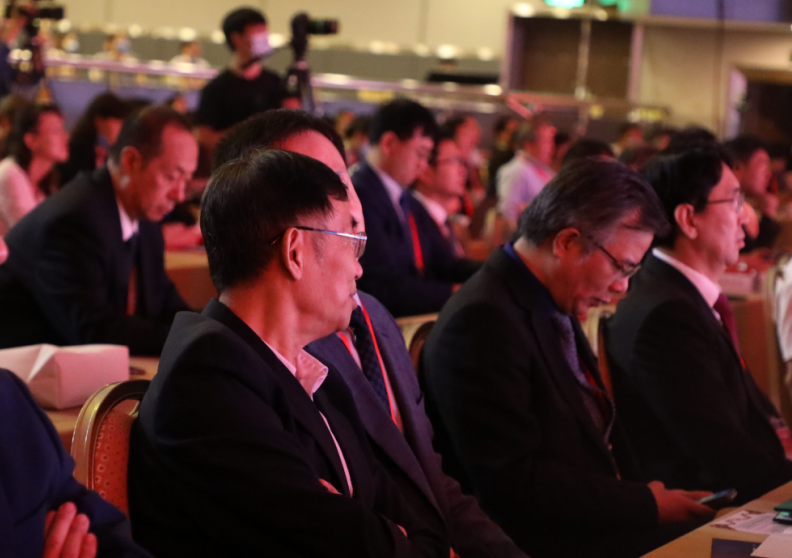 我院名譽院長(cháng)楊博華受邀出席“協和(hé)血管醫(yī)學大(dà)會(huì)暨中國(guó)血管和(hé)腔內(nèi)血管論壇”(圖12)